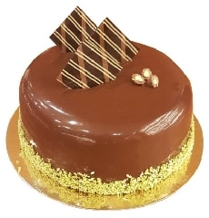 Yuvarlak ve Sade: 2-3 Kişilik Çikolatalı Yaş Pasta